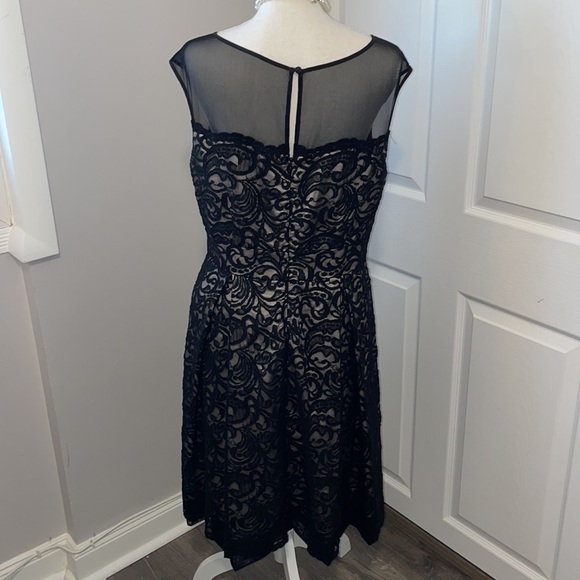 Black formal dress - Picture 2 of 7